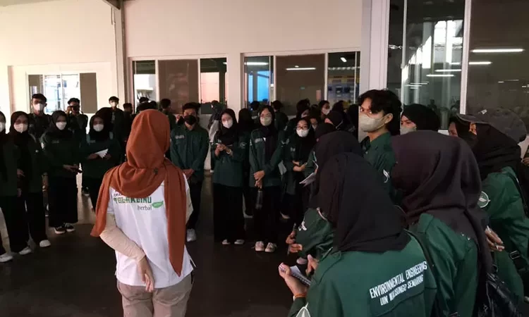 Kunjungi PT. Sido Muncul Tbk, Mahasiswa Teknik Lingkungan UIN Walisongo Pelajari Penerapan SML di Industri